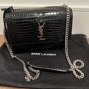 SUNSET MEDIUM CHAIN BAG IN CROCODILE-EMBOSSED SHINY LEATHER